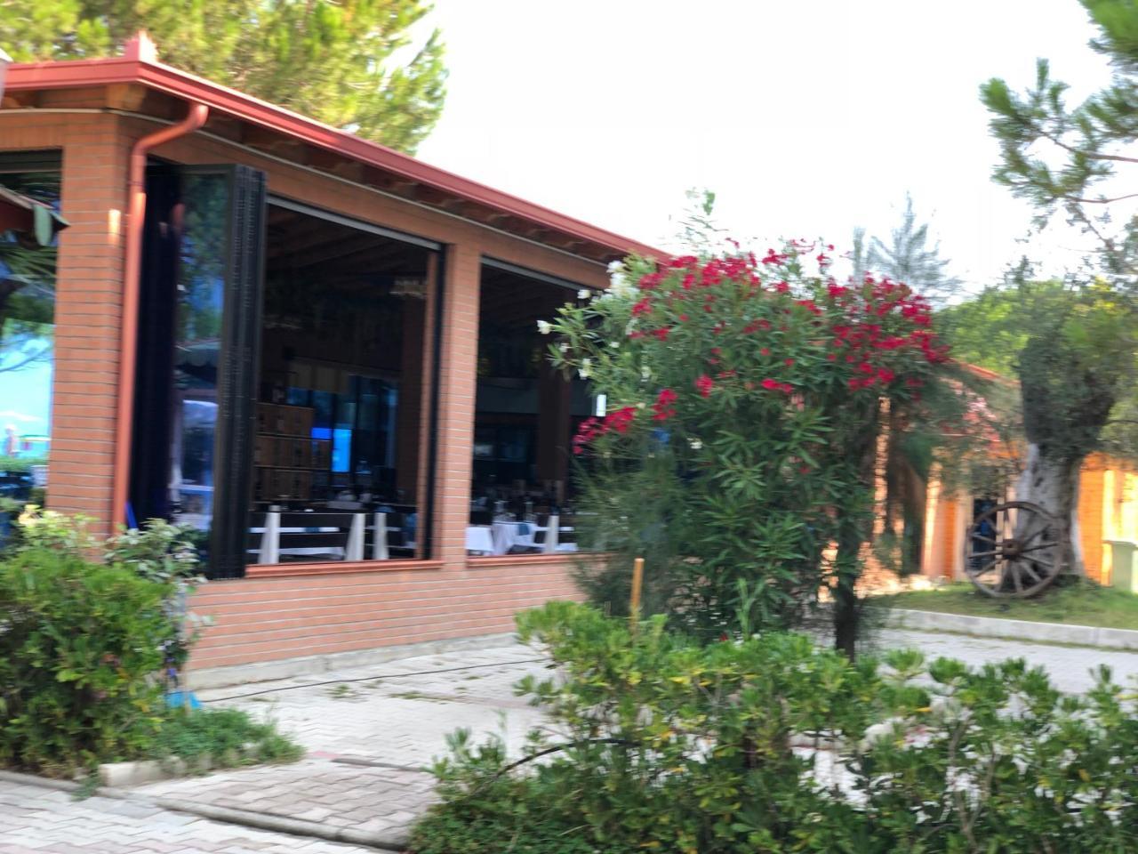 Bellavista Qerret * Golem (Tirana)